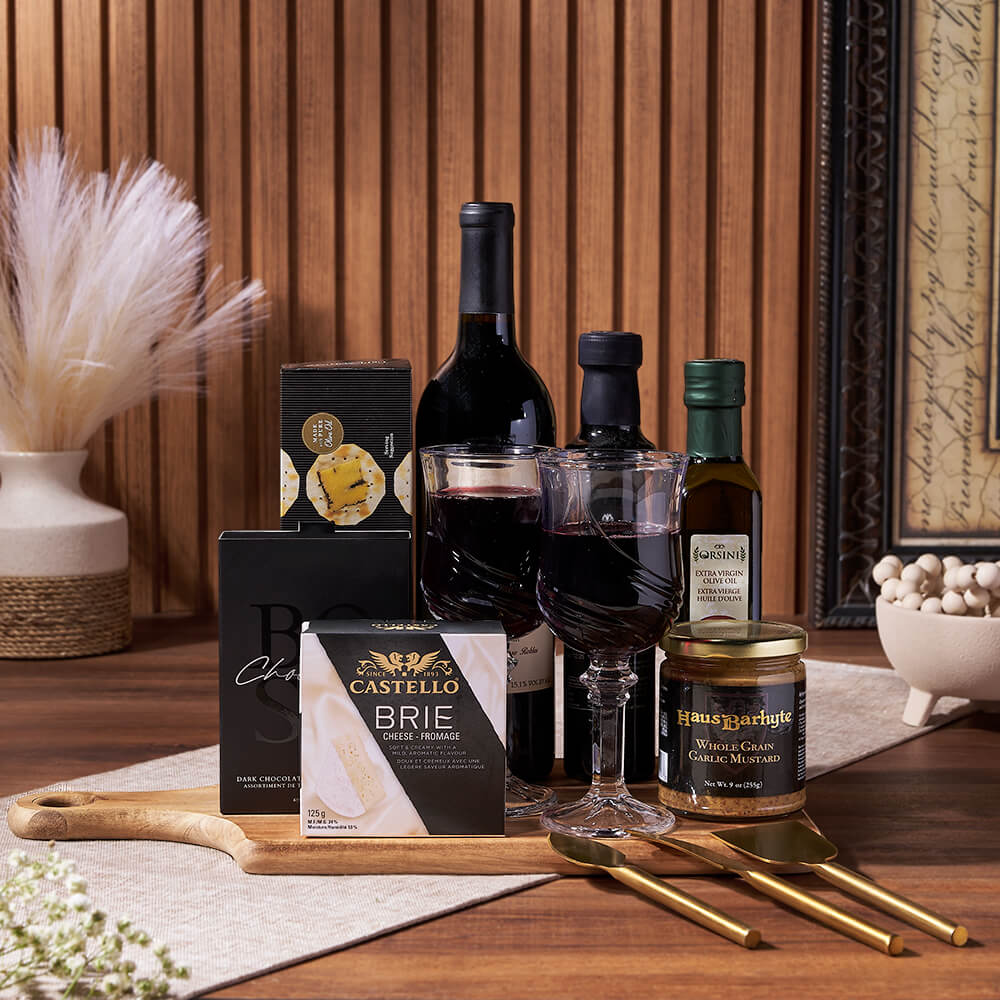 Special Occasion Wine Basket with Crackers and Cheese Knives – how the gift is presented