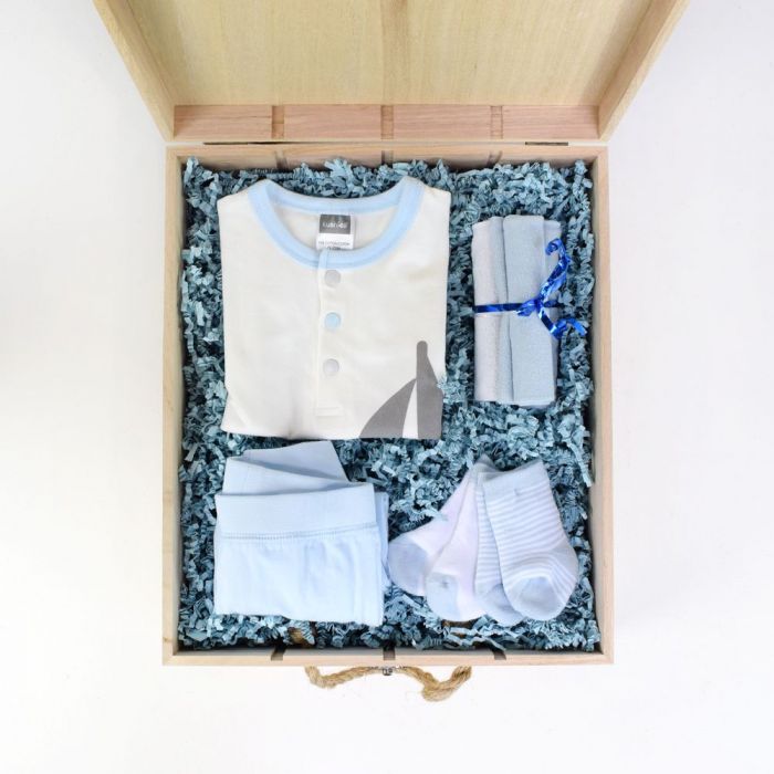 Premium Baby Gift Set in Handmade Rustic Crate for New Baby Boy – how the gift is presented