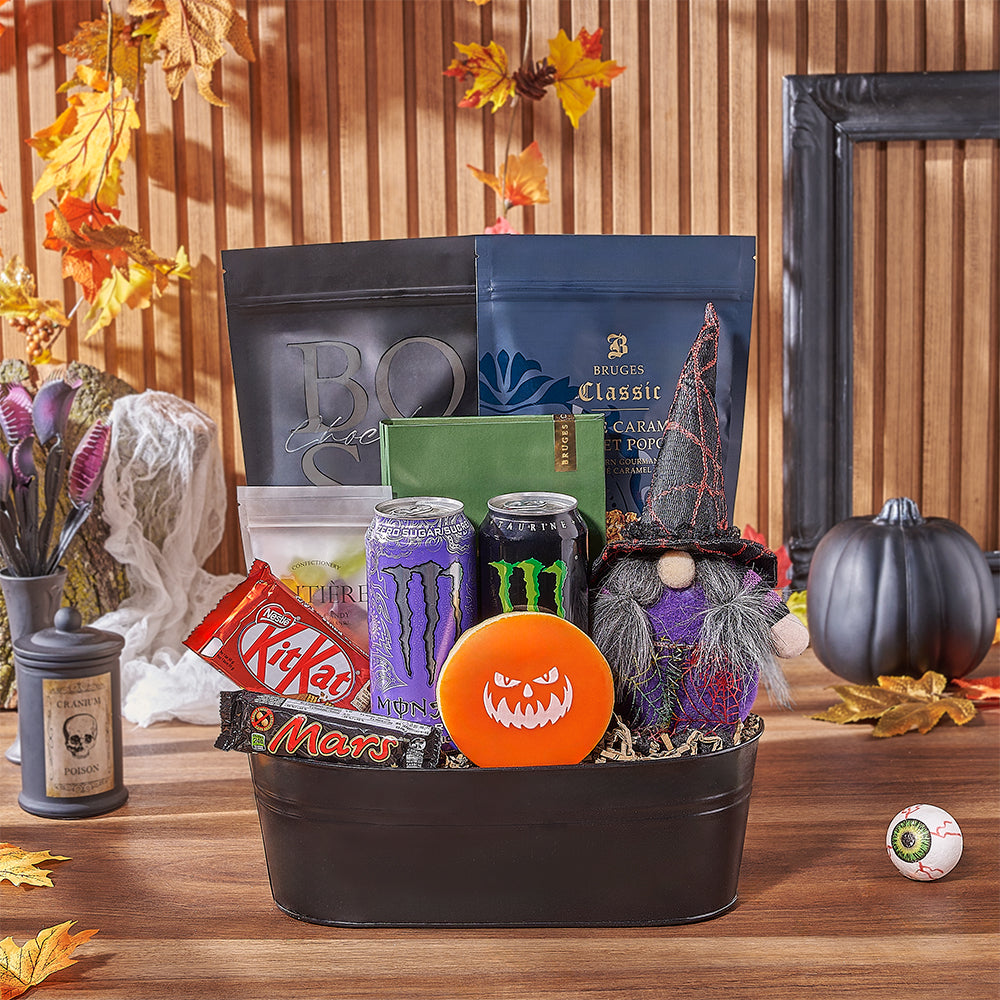 Halloween Caramel Chocolate Popcorn Basket – how the gift is presented