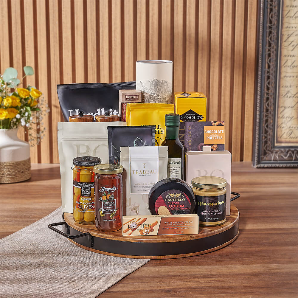 Gourmet Liquor Gift Basket with Wooden Serving Board and Snacks – how the gift is presented