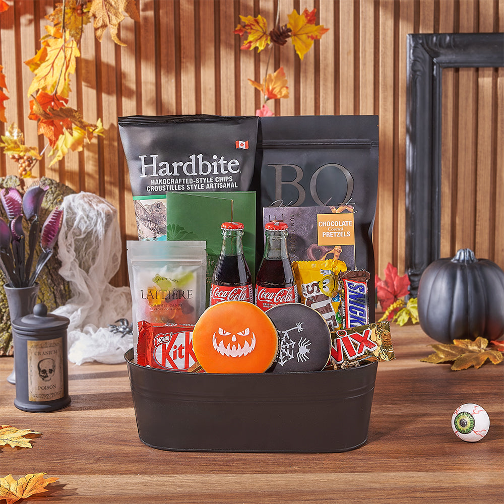 Halloween Snack and Candy Basket – how the gift is presented