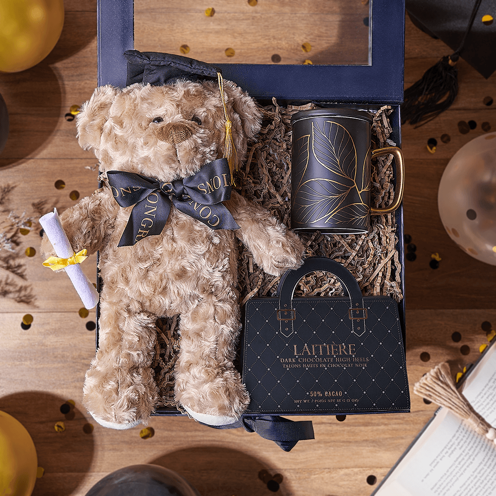 Graduation Gift Box with Teddy Bear and Chocolate – how the gift is presented