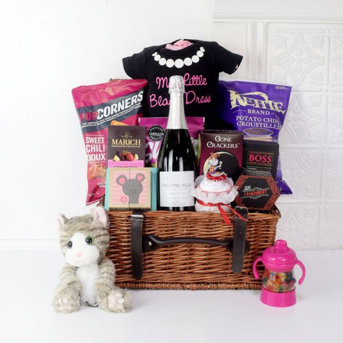 Champagne and Gourmet Food Gift Basket in Wicker Basket – how the gift is presented