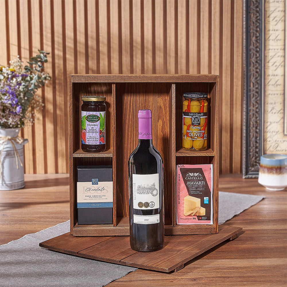 Deluxe Wine and Kosher Gourmet Gift Basket in Wooden Box – how the gift is presented