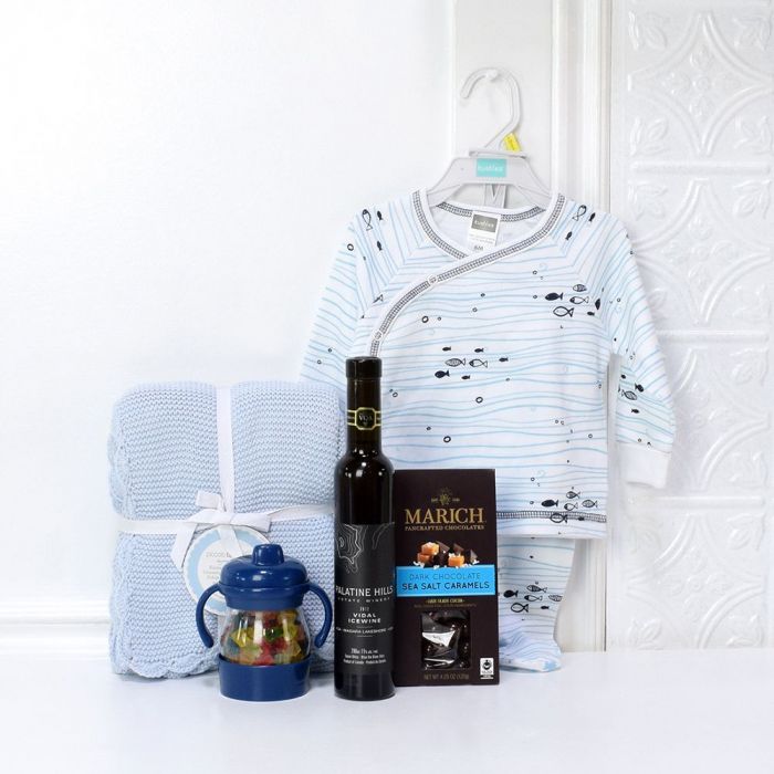 Deluxe Wine and Dark Chocolate Sea Salt Caramels Gift Basket – how the gift is presented