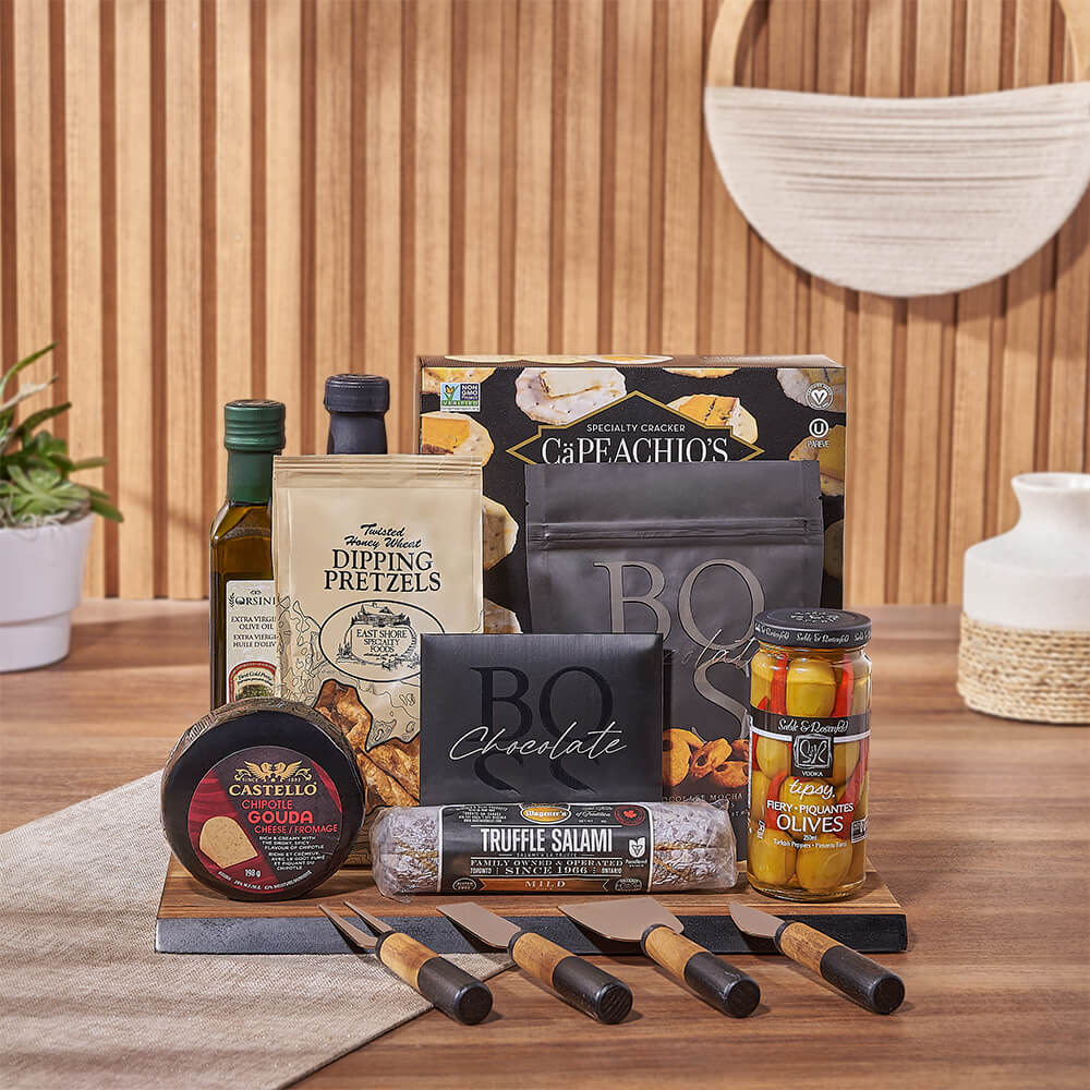 Gourmet Gift Set with Crackers, Cheese, and Charcuterie Tools – how the gift is presented