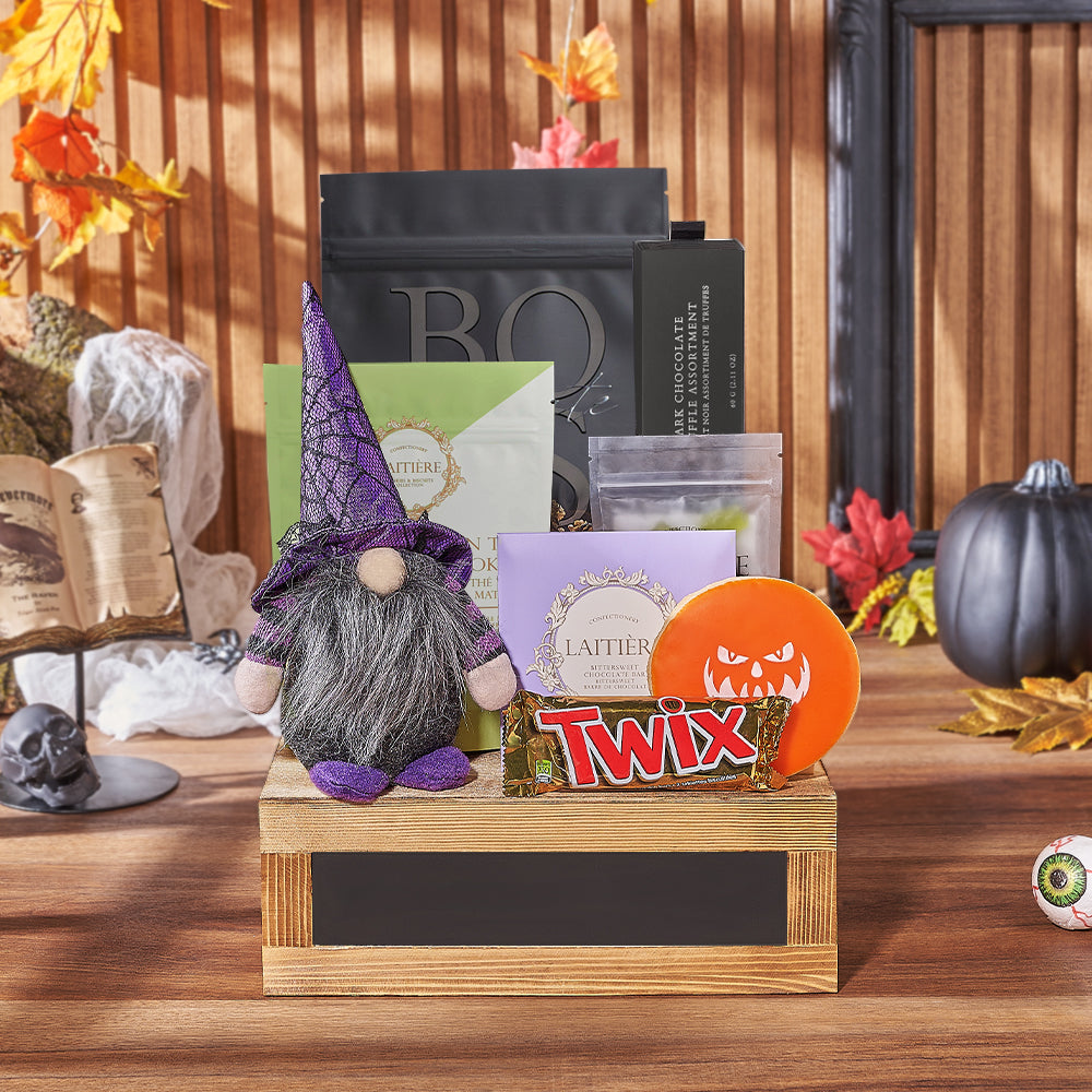 Halloween Treats Basket in Wooden Box – how the gift is presented
