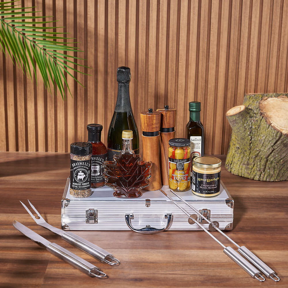 Summer BBQ Sparkling Wine Basket with Grill Tools – how the gift is presented