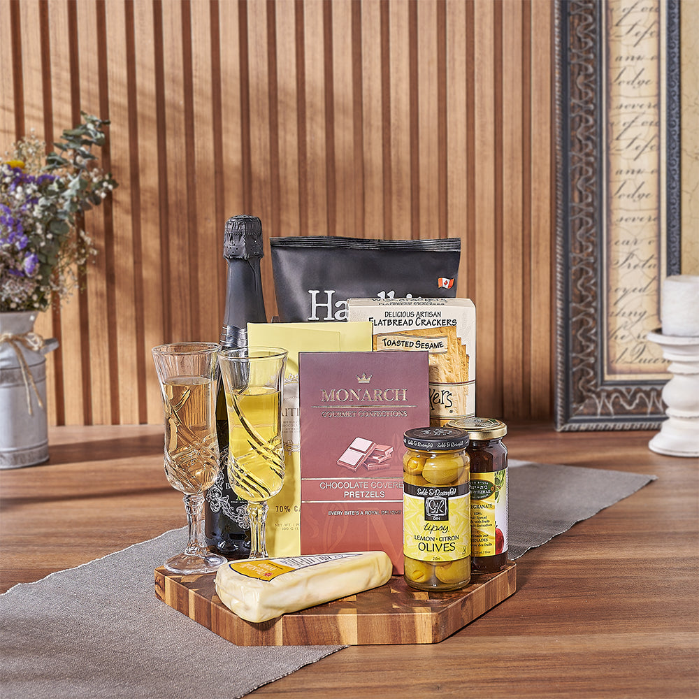 Kosher Sparkling Wine Celebration Gift with Gourmet Treats and Glasses – how the gift is presented