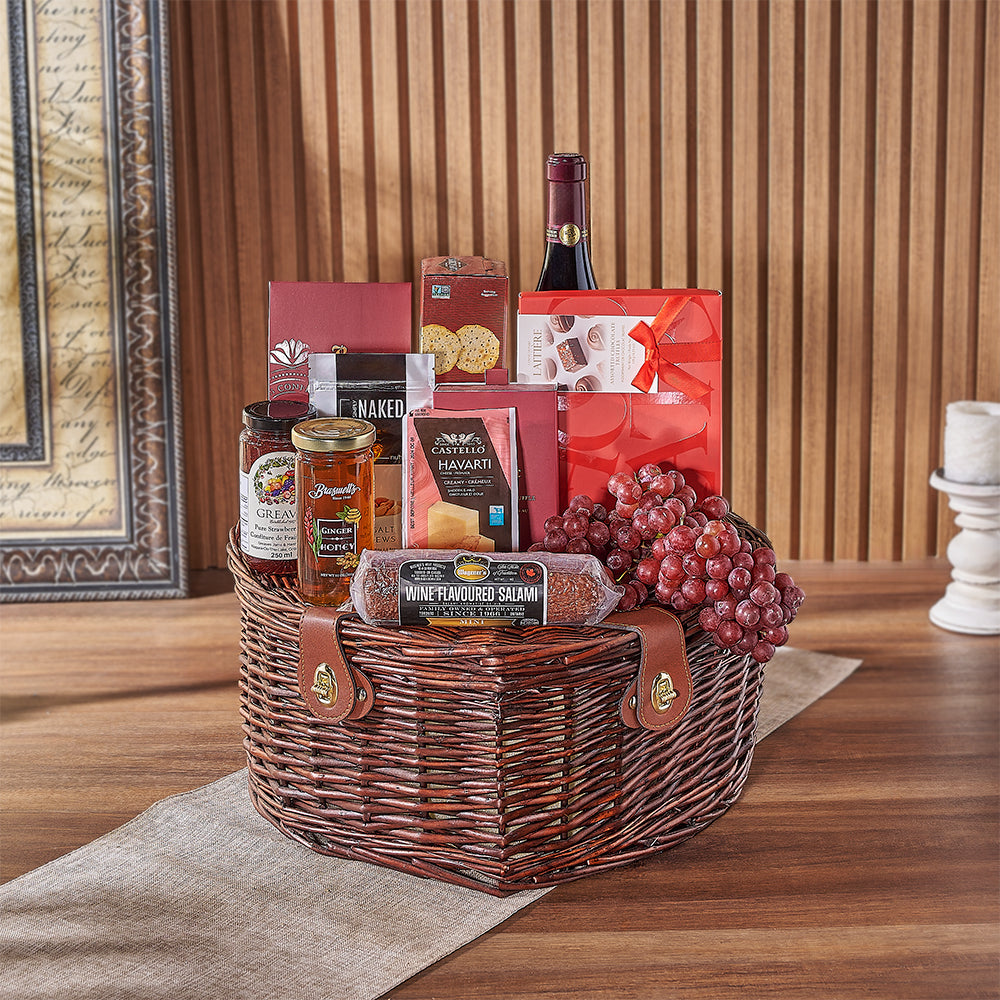 Heart-Shaped Picnic Basket with Wine and Gourmet Treats for Two – how the gift is presented