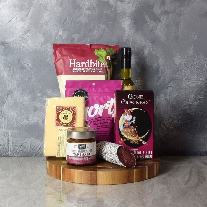 Cutting Board and Gourmet Basket – how the gift is presented