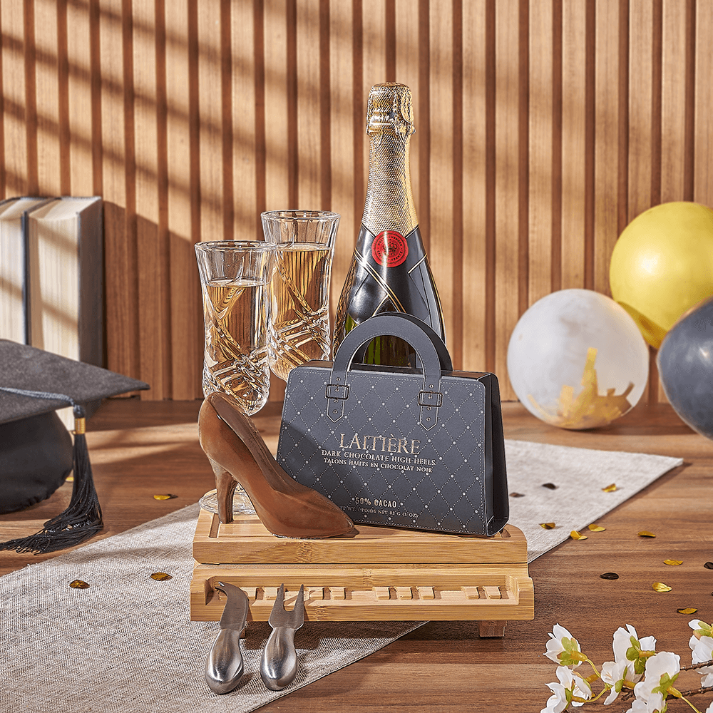 Sparkling Wine and Gourmet Dark Chocolate Gift Basket for Graduation – how the gift is presented