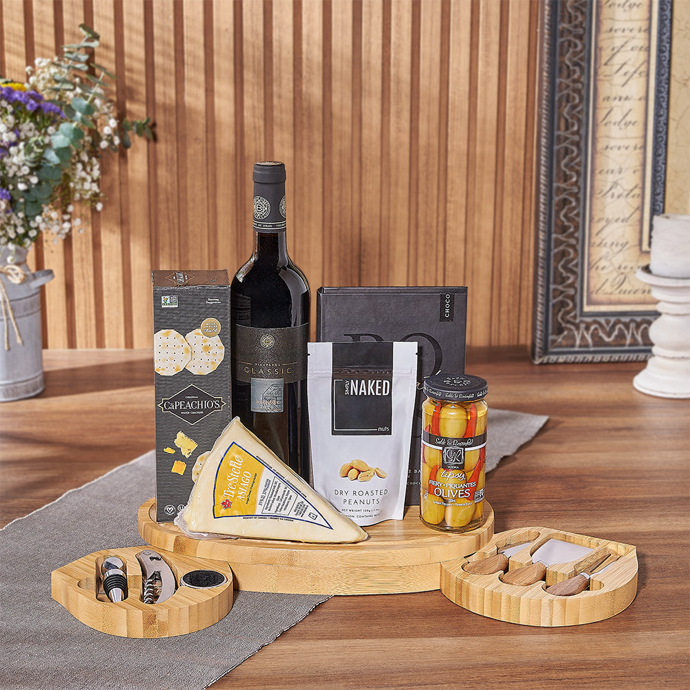 Kosher Wine and Artisan Gourmet Basket with Cheese Board – how the gift is presented