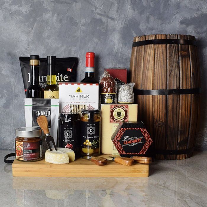 Premium Wine Gift Basket with Salami and Crackers – how the gift is presented