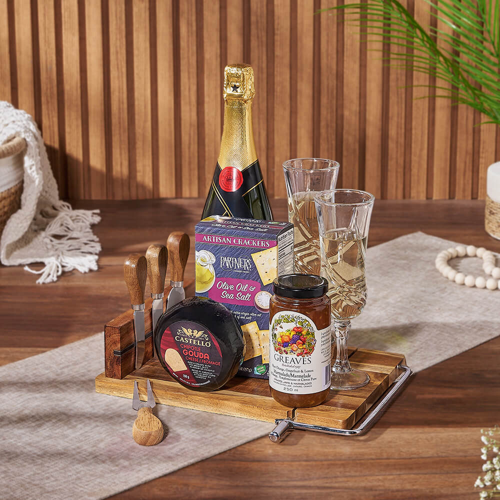 Sparkling Wine Celebration Basket with Marmalades and Crackers Gift – how the gift is presented