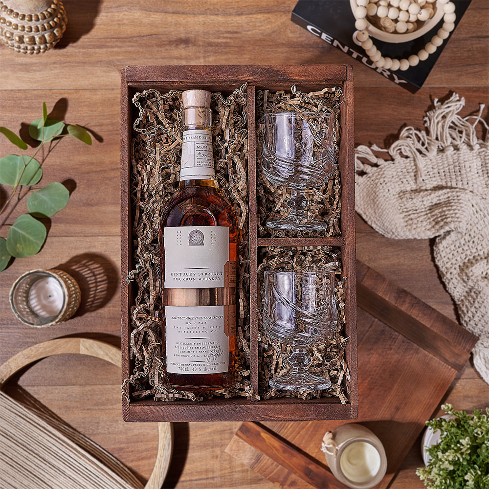 Liquor Gift Box with Wooden Decanter and Two Snifter Glasses – how the gift is presented