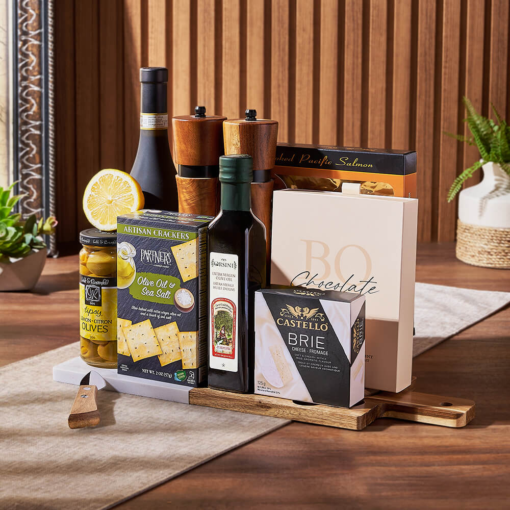 Wine with Cheese Board Gift Basket – how the gift is presented
