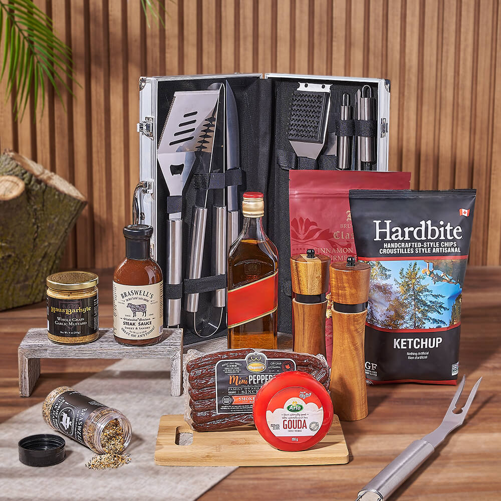 BBQ Grill Accessories and Liquor Gift Set with Gourmet Snacks – how the gift is presented